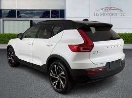 2022 Volvo XC40 T5 R-Design