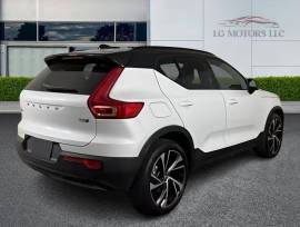 2022 Volvo XC40 T5 R-Design
