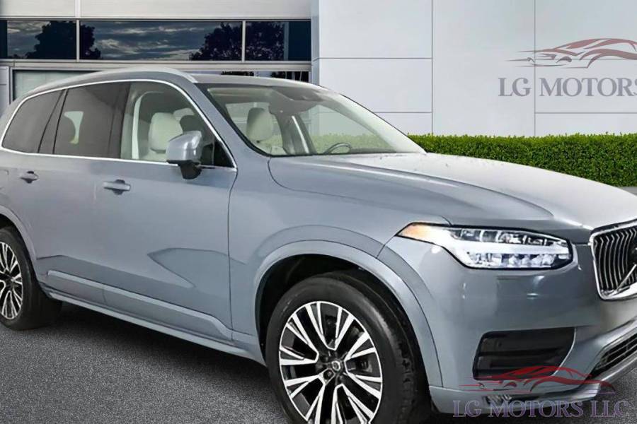 2022 Volvo XC90 T6 Momentum