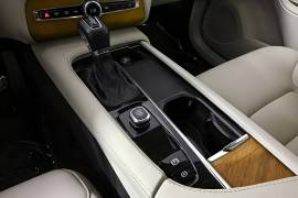 2022 Volvo XC90 T6 Momentum