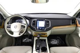 2022 Volvo XC90 T6 Momentum