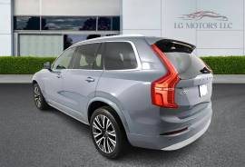 2022 Volvo XC90 T6 Momentum