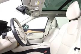 2022 Volvo XC90 T6 Momentum