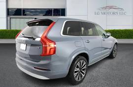 2022 Volvo XC90 T6 Momentum