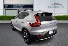 2023 Volvo XC40 B5 Plus Bright Theme