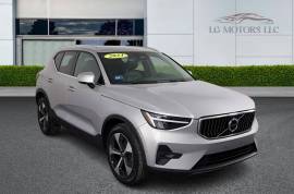 2023 Volvo XC40 B5 Plus Bright Theme