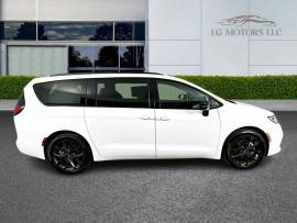 2024 Chrysler Pacifica Touring-L