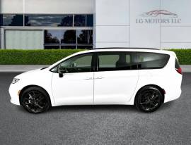 2024 Chrysler Pacifica Touring-L