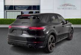 2023 Porsche Cayenne Platinum Edition